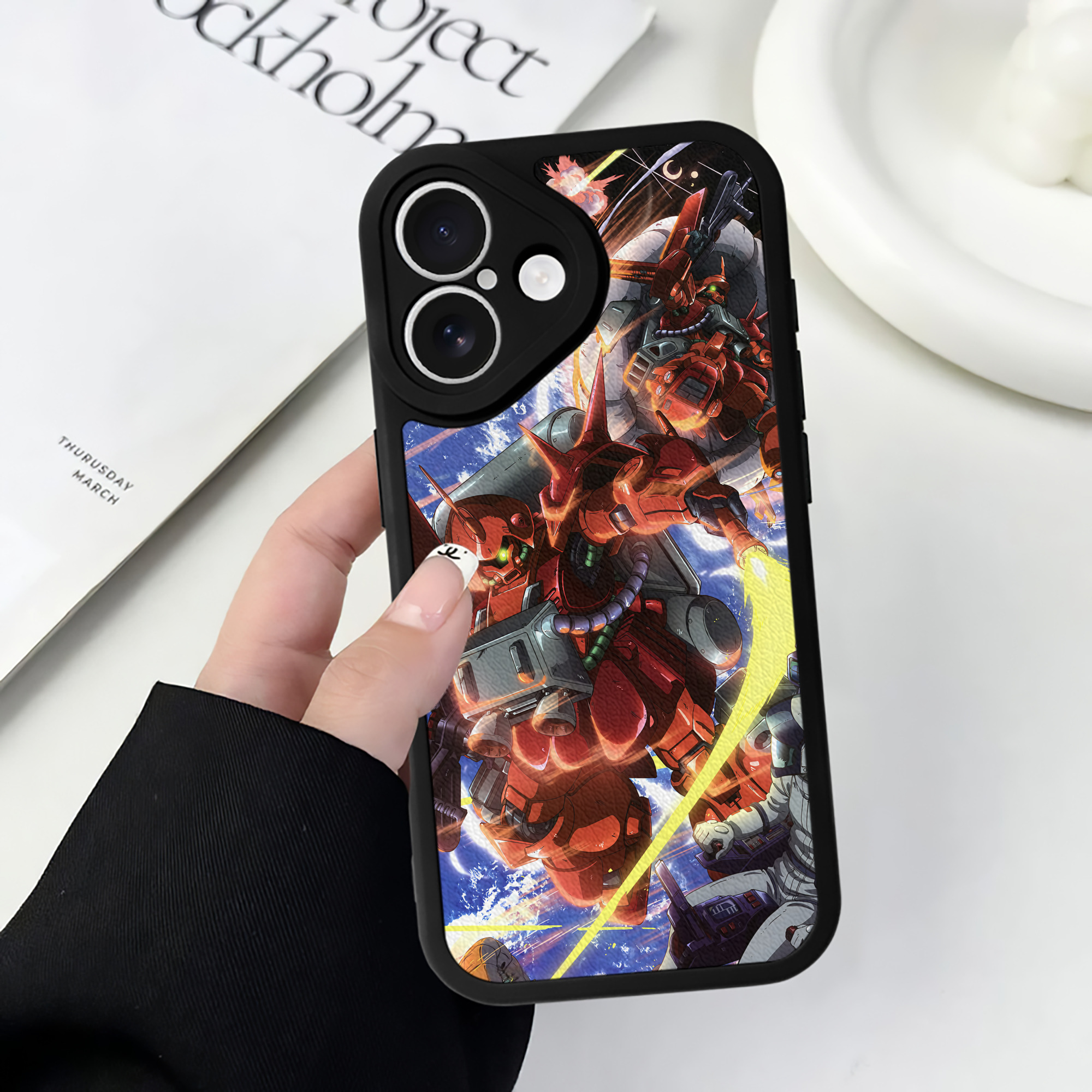 （画像用） 機動戦士ガンダム Mobile Suit Gundam 【iPhone 16シリーズ対応】シリコンスマホケース（レザー調） 材質：シリコン
